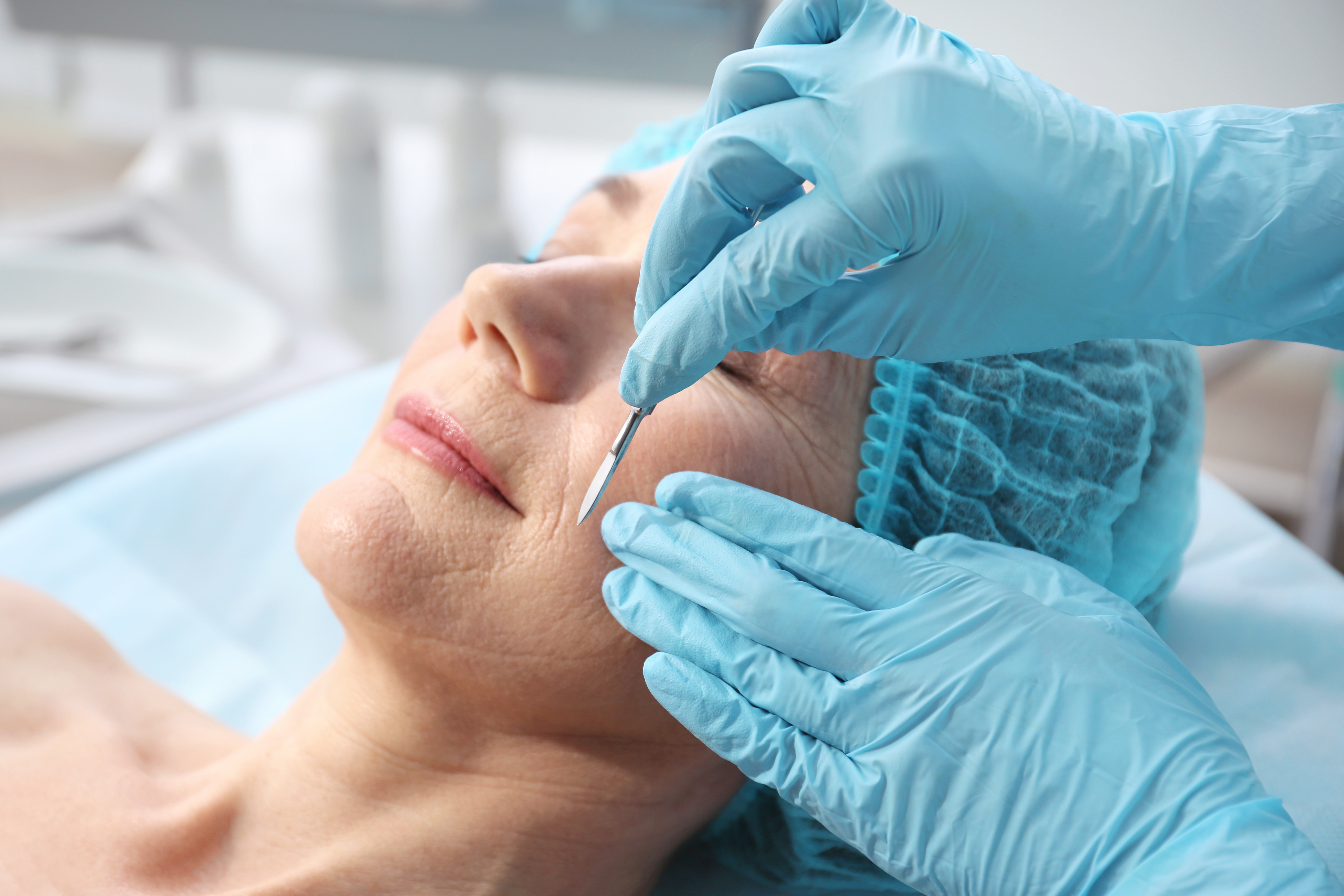 Understanding the Difference Between Plastic and Cosmetic Surgery